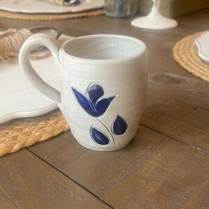 Williamsburg Pottery Coffee Mug / vase Cobalt Floral Inlay rare and beautiful